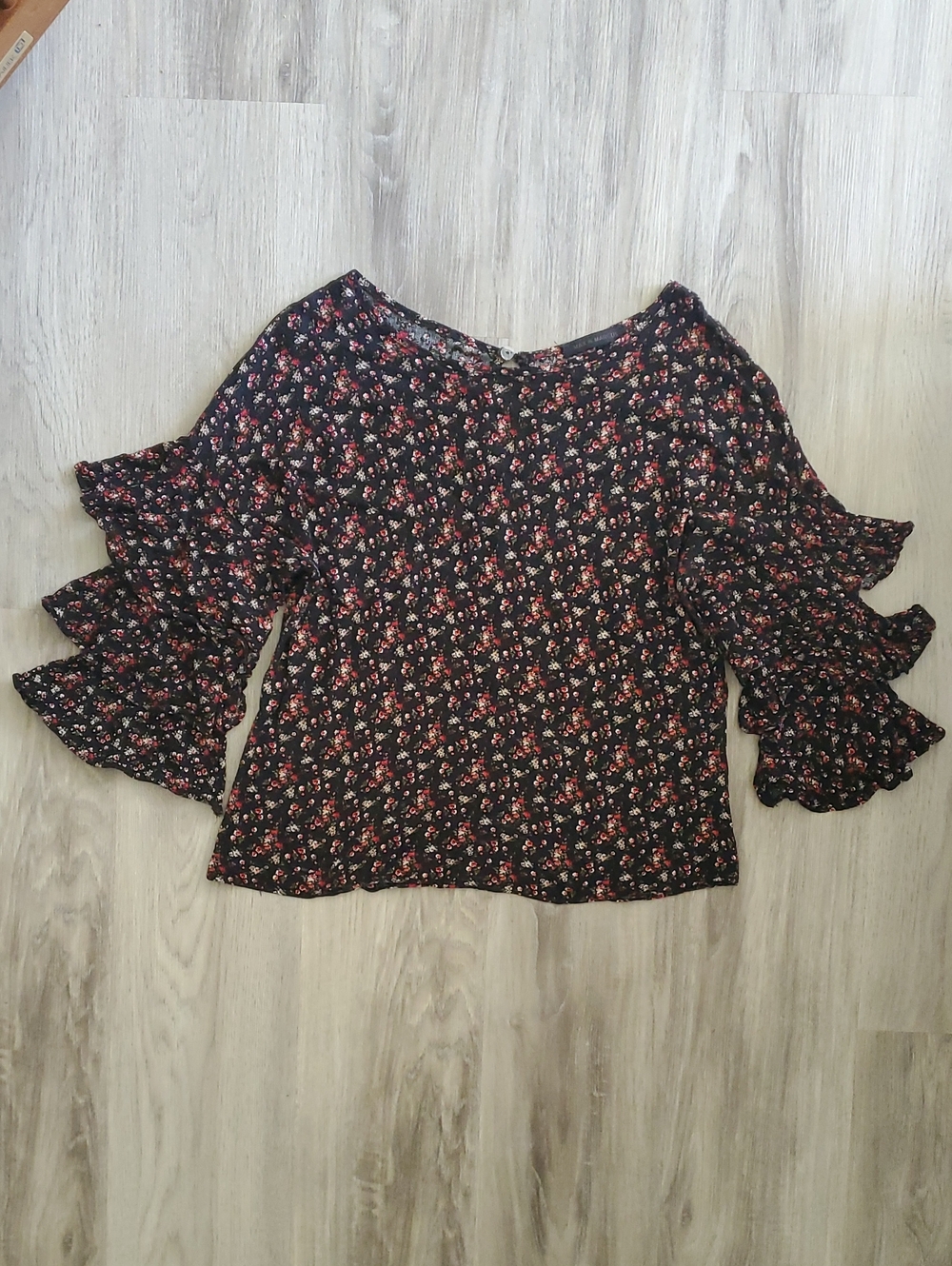 5/$35💐Size L - Black Floral Semi-Sheer Blouse Tiered Sleeves - Max & Marcus